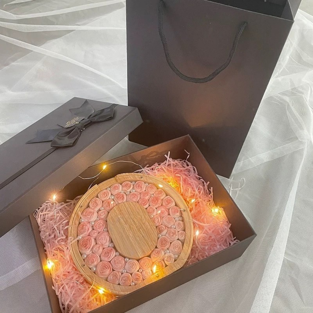 選べるアルファベットフォトフレーム - 手作りフラワー付き